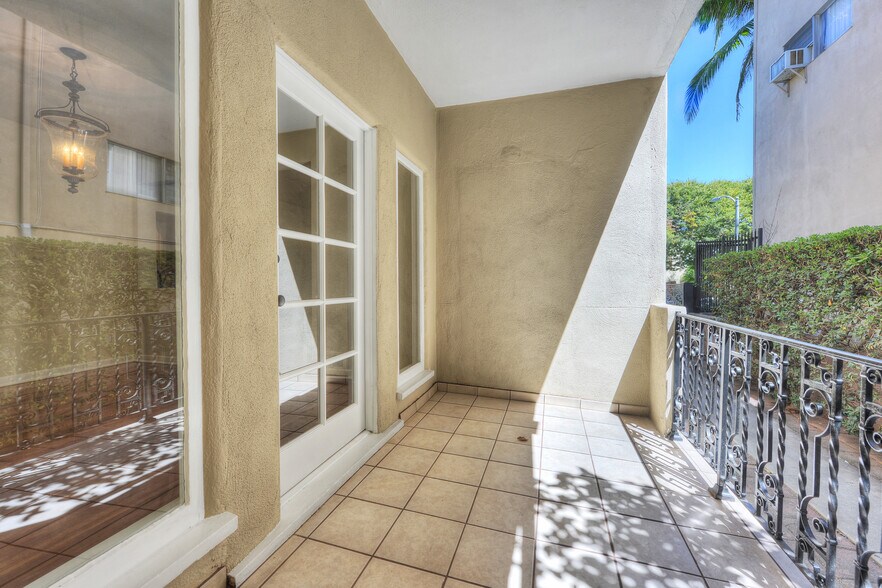 Building Photo - 331 S Reeves Dr