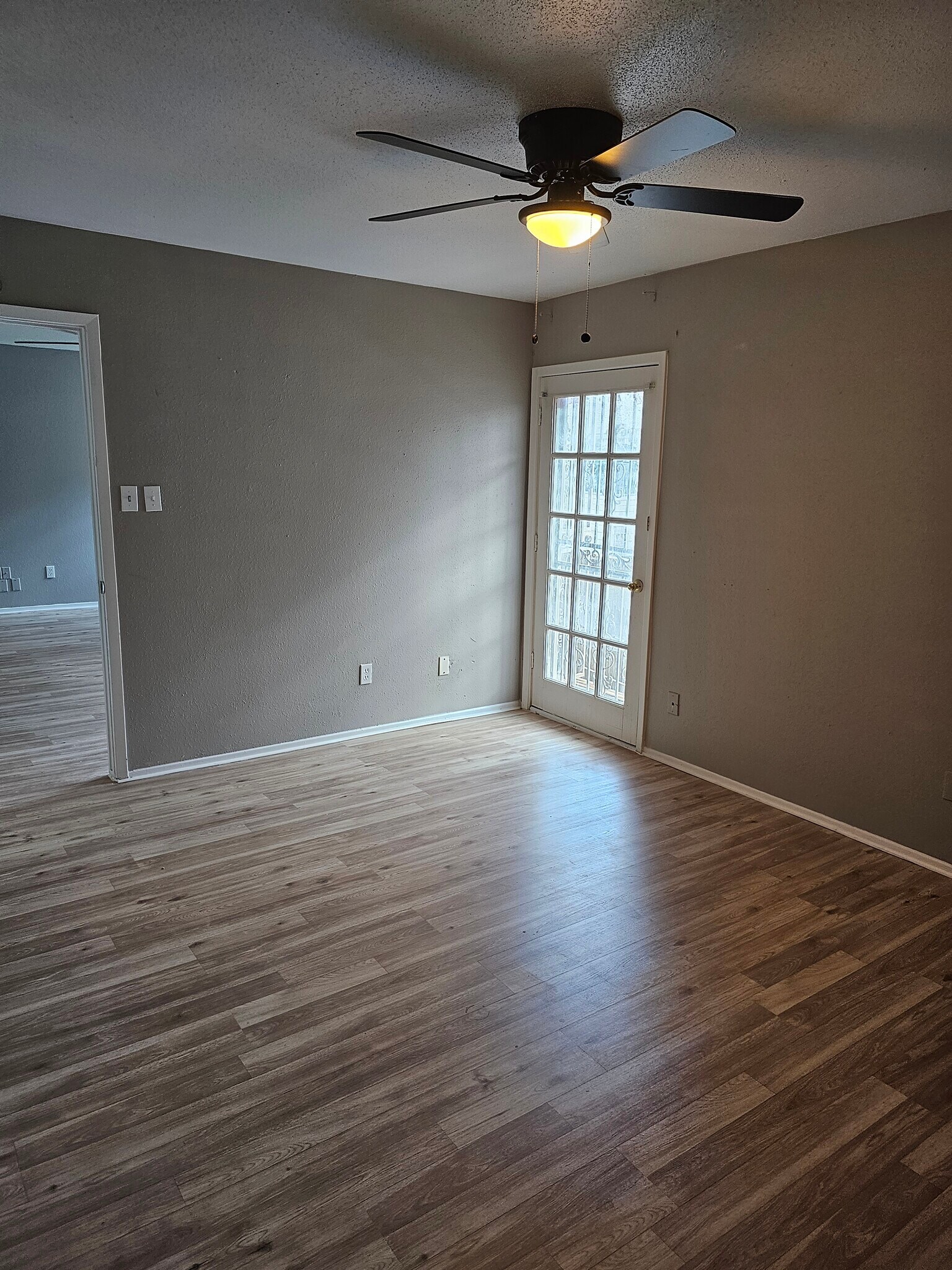 Building Photo - 10603 S Wilcrest Dr