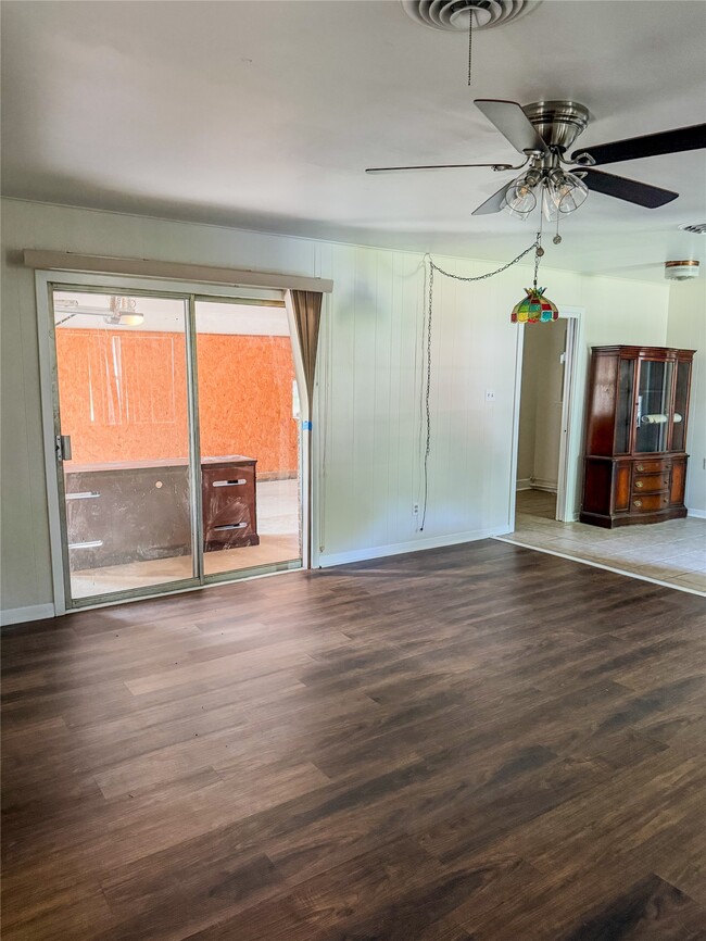 Building Photo - 109 Lakeway Dr
