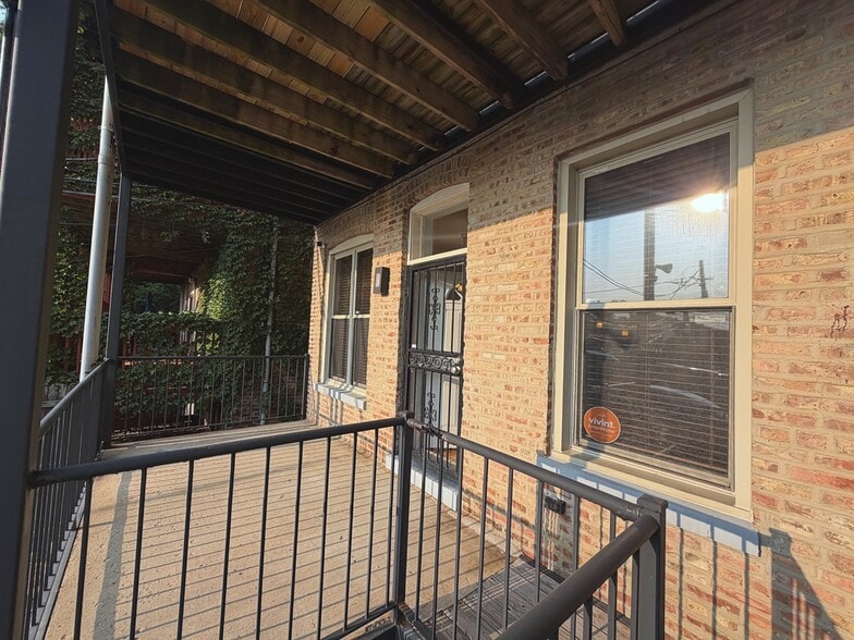 Building Photo - 4852 S Prairie Ave