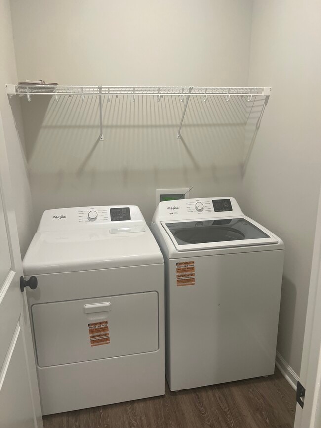 Building Photo - 205 Cherry Way