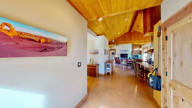 Building Photo - Luxurious and comfortable living experience