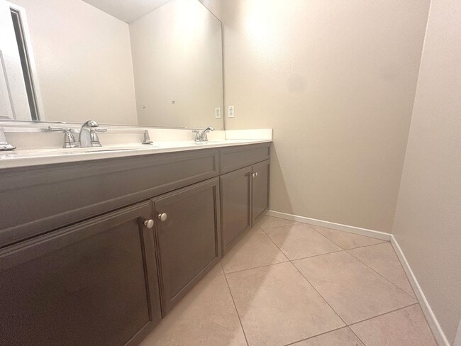 Building Photo - Isidora Lane  Eastvale, Ca (3 bed, 2.5 bath)