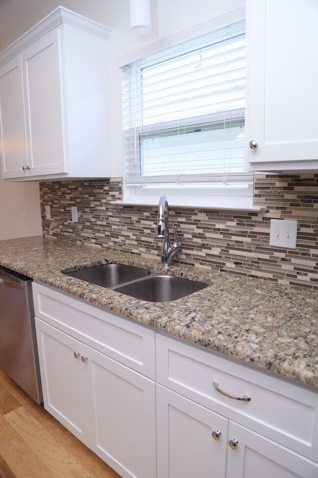 Building Photo - 2284 Lexington Parc Dr