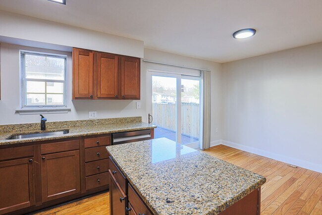 Building Photo - 14 Luffing Ct