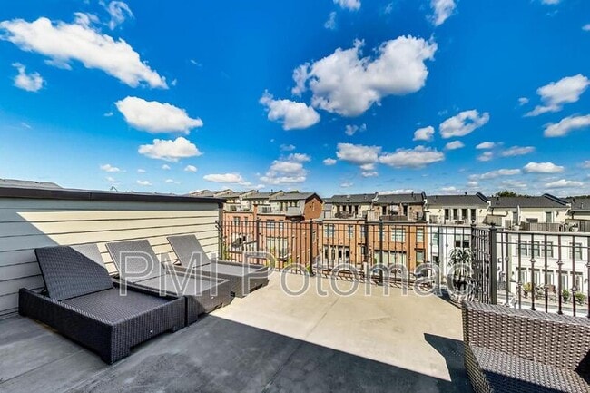 Building Photo - 10821 Symphony Park Dr