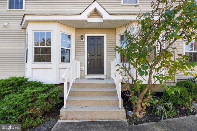 Building Photo - 123 Hearthstone Ln