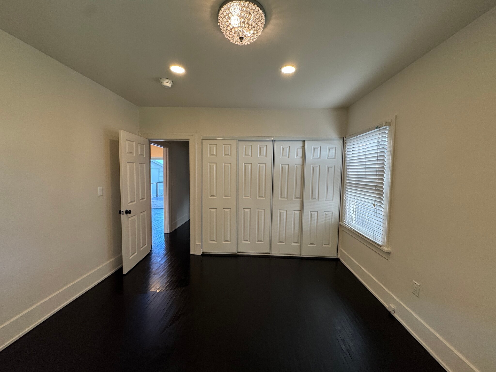 Building Photo - 849 N West Knoll Dr