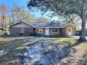 Building Photo - Spacious 4-Bedroom, 2-Bathroom Home in Oce...