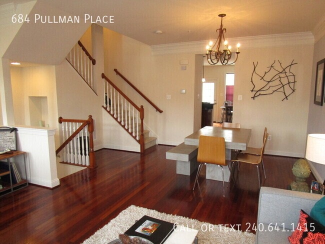 Building Photo - 684 Pullman Pl