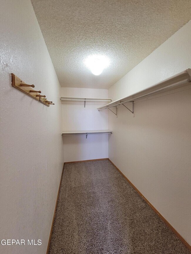 Building Photo - 6920 Imperial Ridge Dr