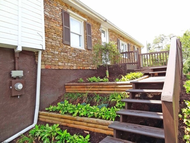 Building Photo - 2726 Stewartstown Rd