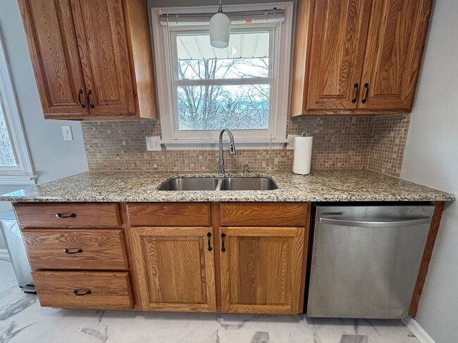 Building Photo - 449 Missimer Ln