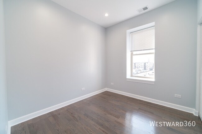 Building Photo - 4658 N Albany Ave