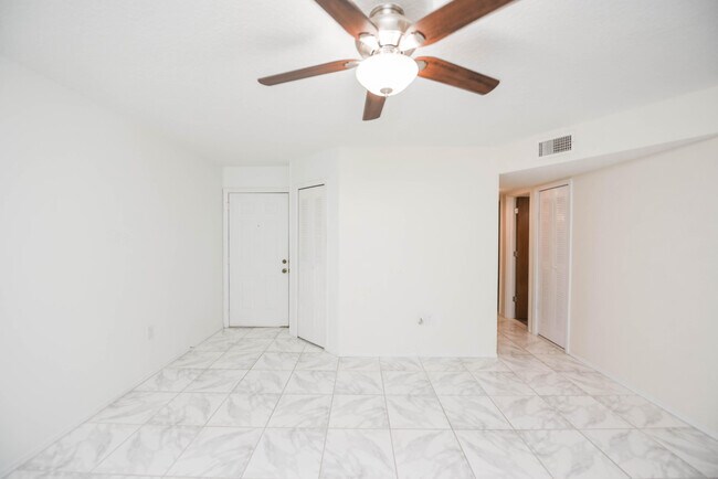 Building Photo - 7050 US-1