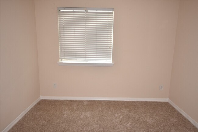 Building Photo - 21399 Forest Colony Dr
