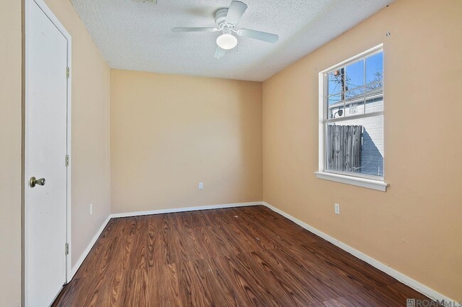 Building Photo - 8578 Longwood View Ave