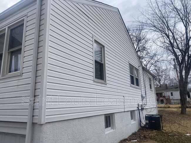 Building Photo - 7411 Jenwood Ave