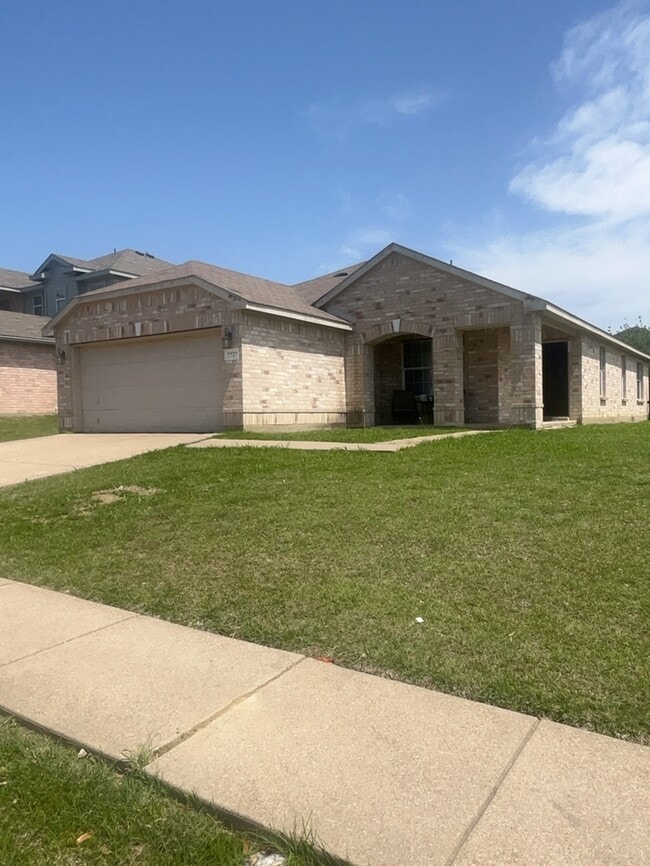 Building Photo - This beautiful Corner lot home ! 4 bedroom...