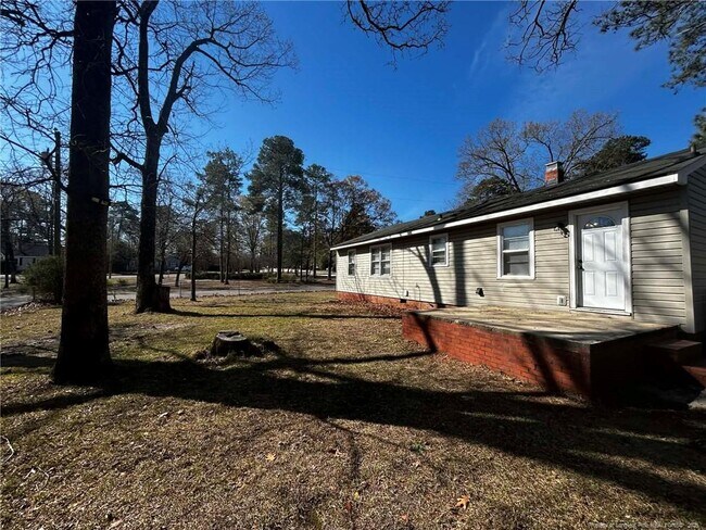 Building Photo - 1000 Ivy Rd