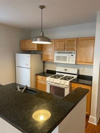 Primary Photo - 468 E 7th St