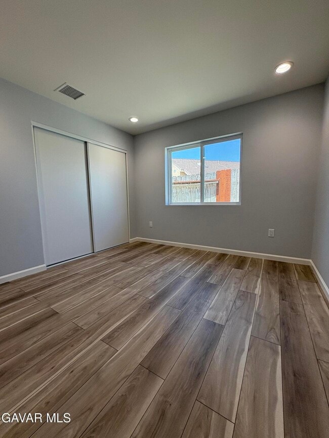 Building Photo - 5309 St Laurent Pl