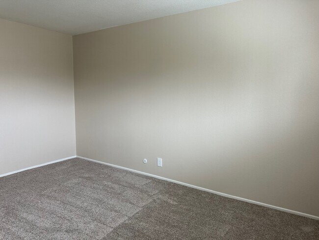 Building Photo - 1393 Scotch Cir