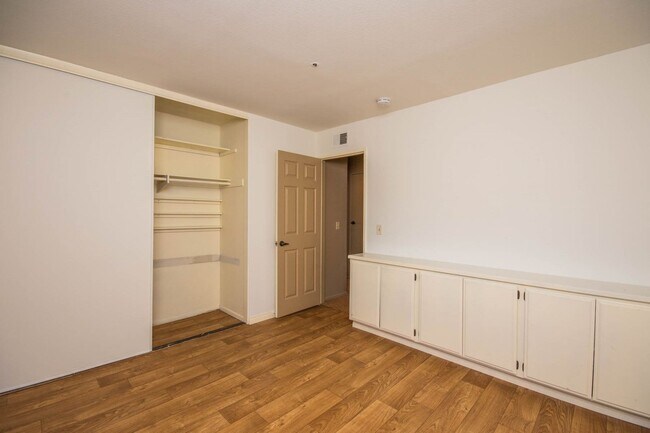 Building Photo - Beautiful Single Level Home with Great Nat...
