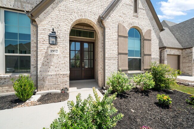 Building Photo - Stunning 4-Bed, 4.5-Bath Home with Pool Access and Private Yard in New Braunfels