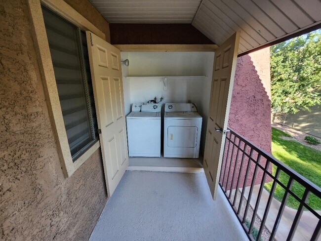 Building Photo - 5081 River Glen Dr