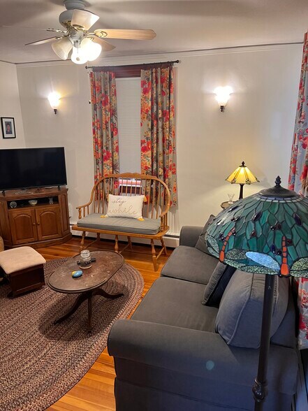 Living room - 48 Church St