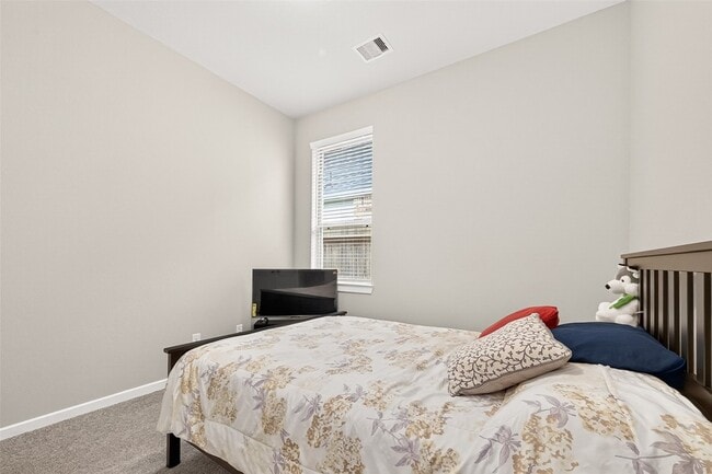 Building Photo - 305 Rise Ln