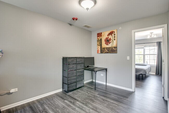 Building Photo - 2875 Henley Ln