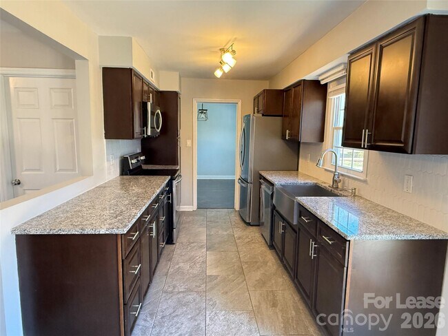 Building Photo - 8708 Parkchester Dr