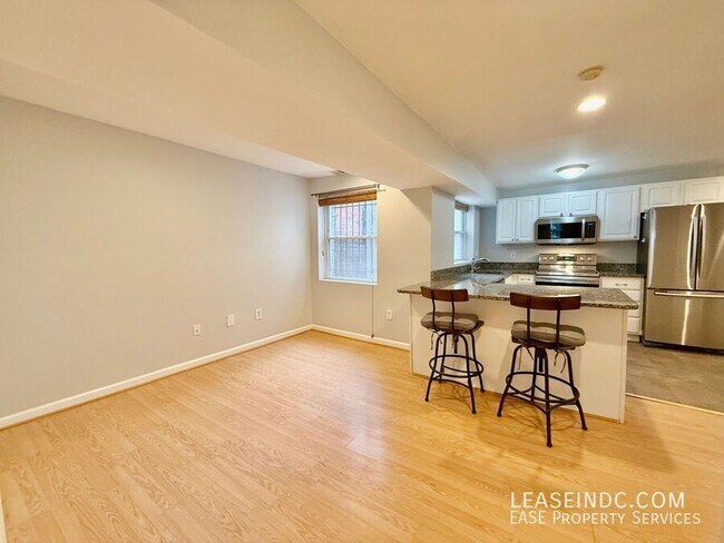 Building Photo - 1020 Fairmont St NW