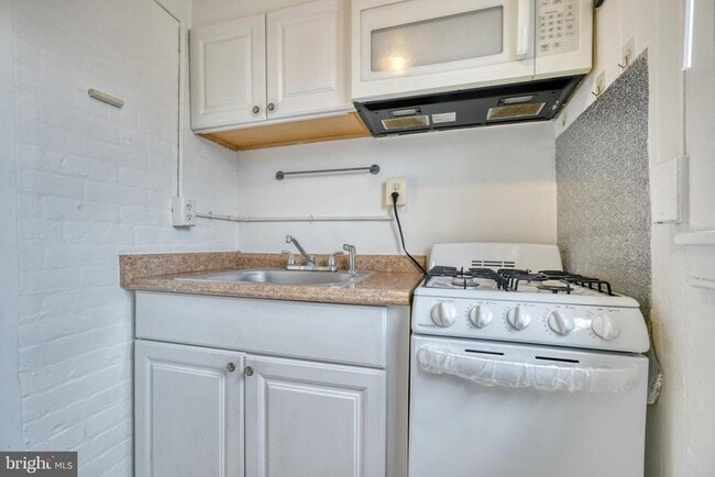 Building Photo - 1208 N Calvert St