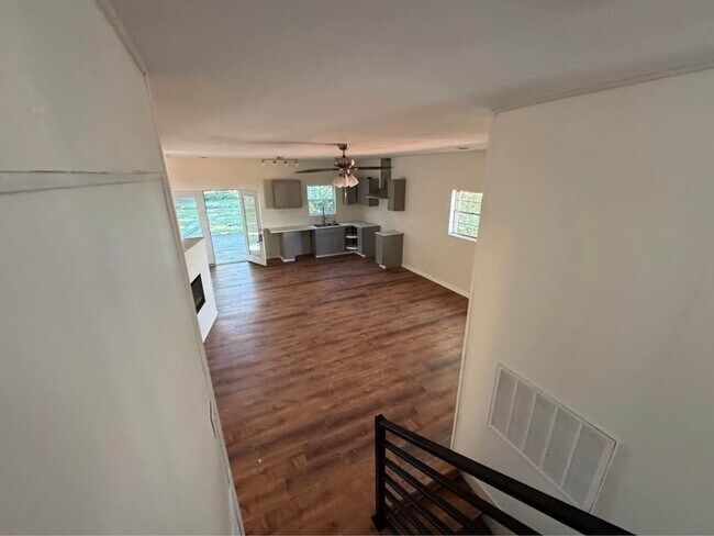 Building Photo - 14 Dellwood Dr