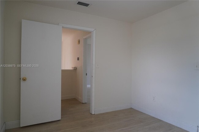 Building Photo - 9132 SW 148th Ct