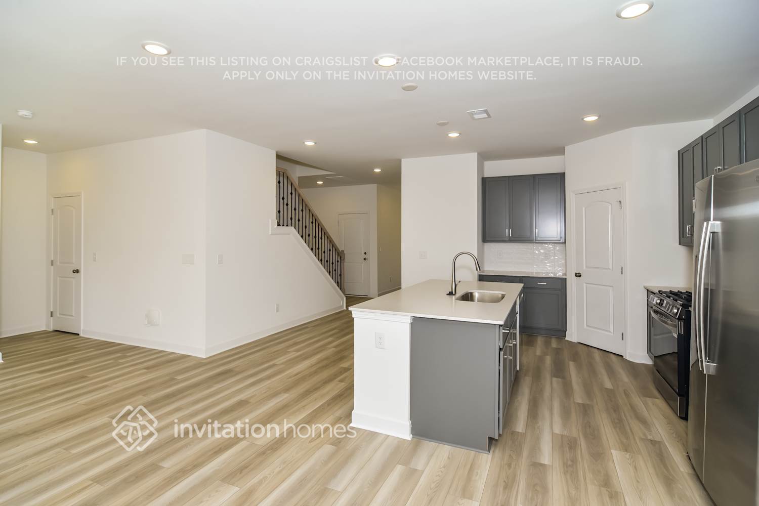 Building Photo - 195 E Millbrook Dr