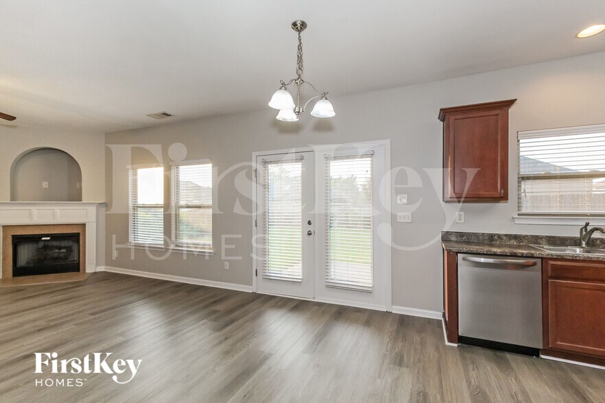 Building Photo - 2045 Kensington Ct
