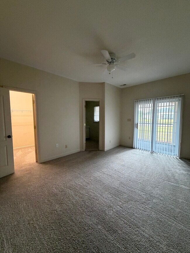 Building Photo - 200 Willow Green Dr