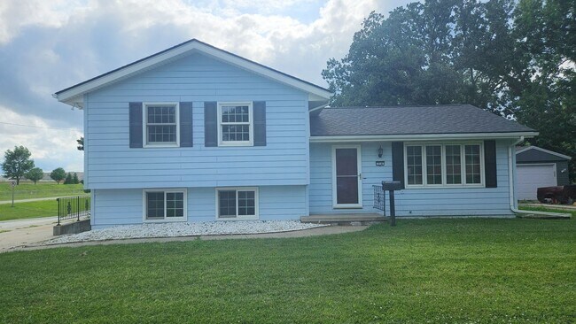 Building Photo - Charming 3-Bedroom Home in Prime Ankeny Location with Spacious Backyard & Modern Upgrades