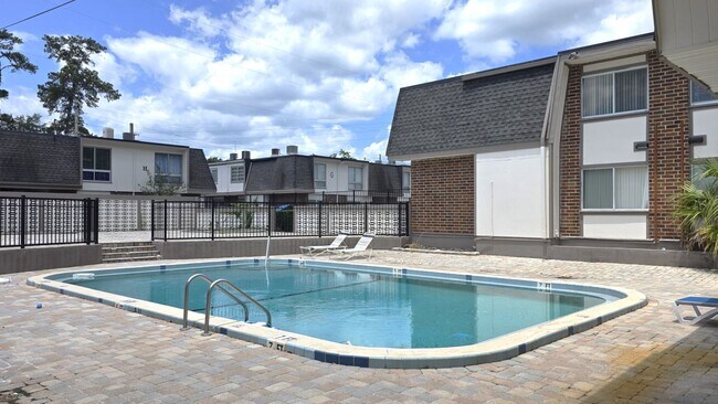 Building Photo - 1 bed, 1 bath, 2nd floor, condominium