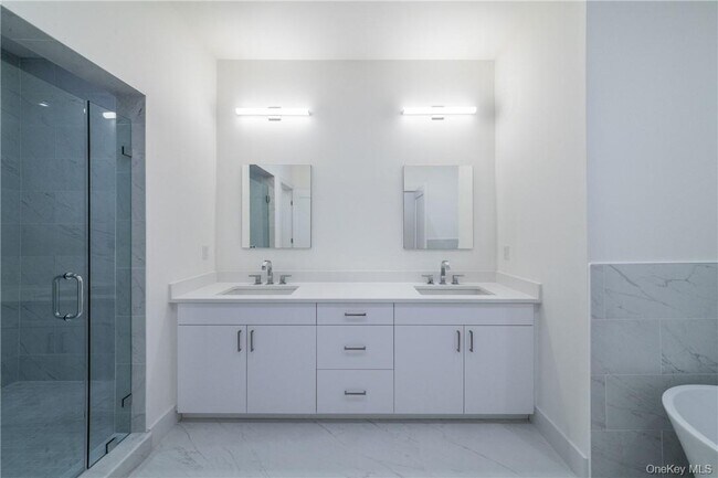 Building Photo - 110 Chatsworth Ave