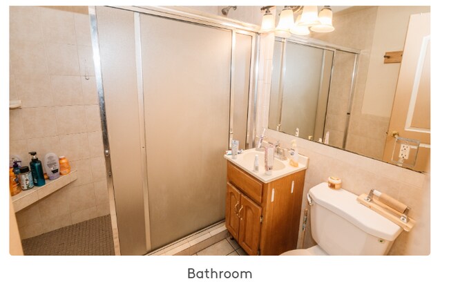 Bathroom - 2840 N Bartlett Ave