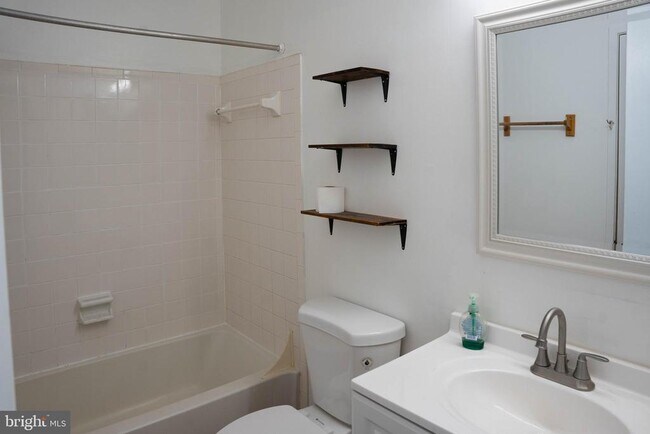 Building Photo - 8654 Venoy Ct