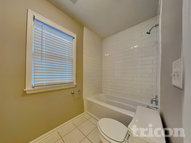 Building Photo - 206 Brightwater Dr