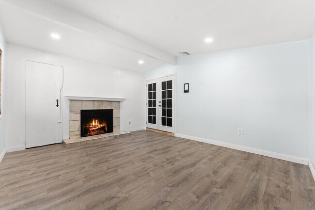 Building Photo - 1217 Holly Ave