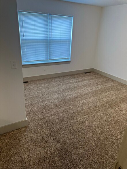 Building Photo - 430 Stewart Ct