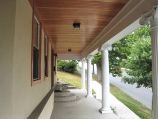 Building Photo - 201 S Aurora St